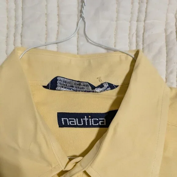Nautica Men’s Short-Sleeve Button-Down Shirt – Size Large - Picture 3 of 3